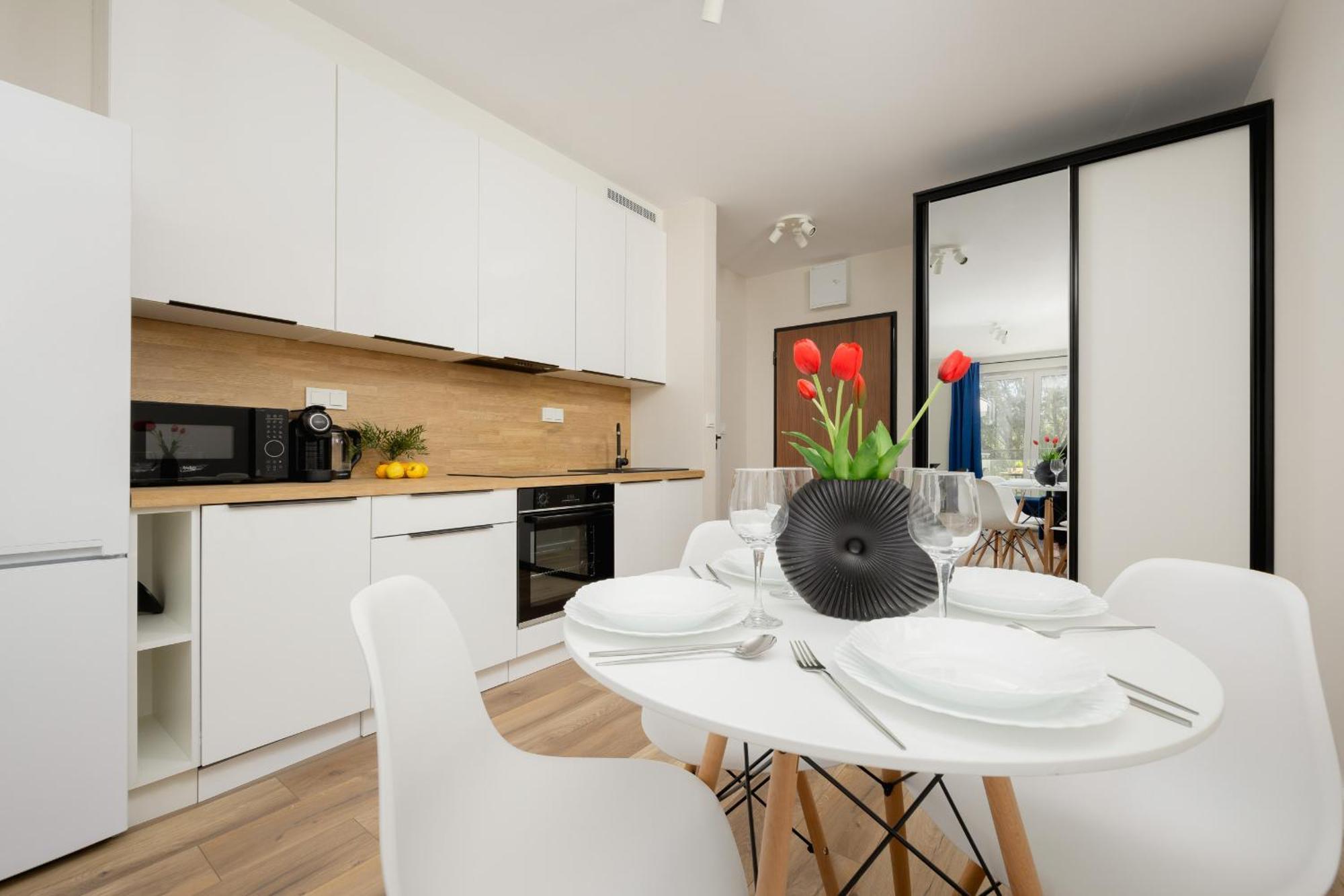 Modern Studio Zupnicza With Parking By Renters